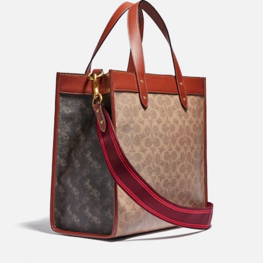 Coach field tote in signature